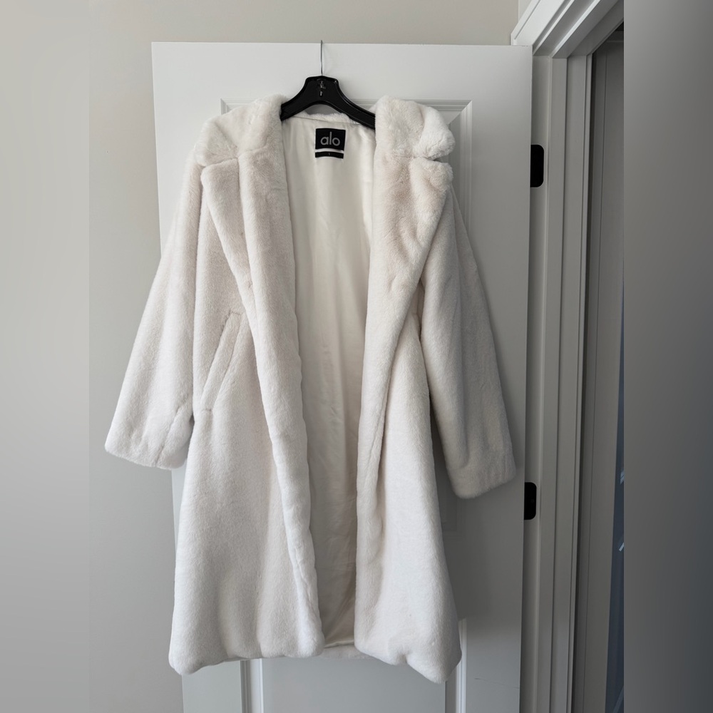 Alo- Oversized Faux Fur White Women's Trench - Picture 3 of 9